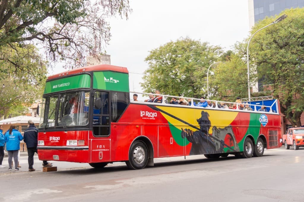 Bus Turístico en la Catedral de La Rioja
